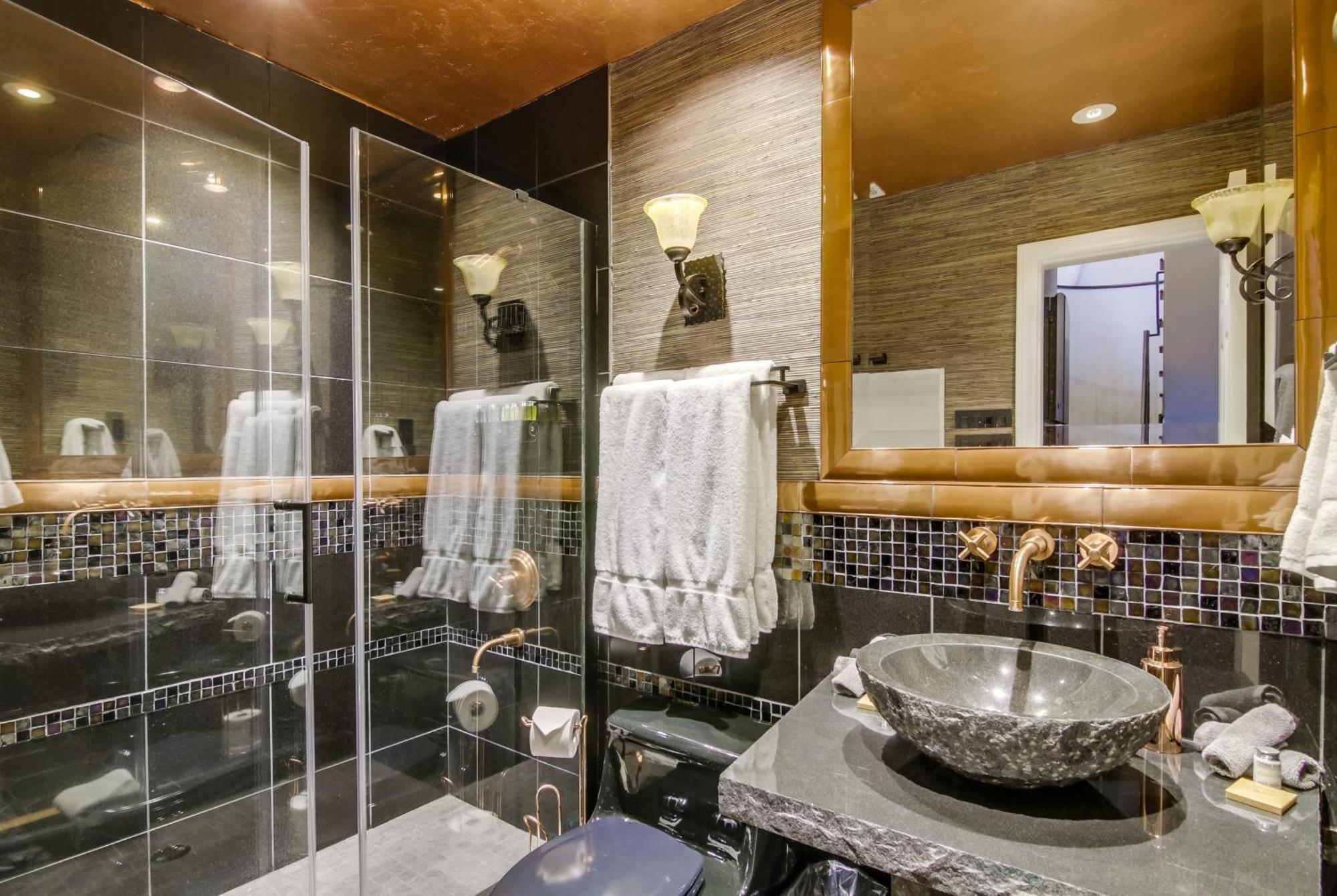 Casa Paradiso - A Private In Of The City!