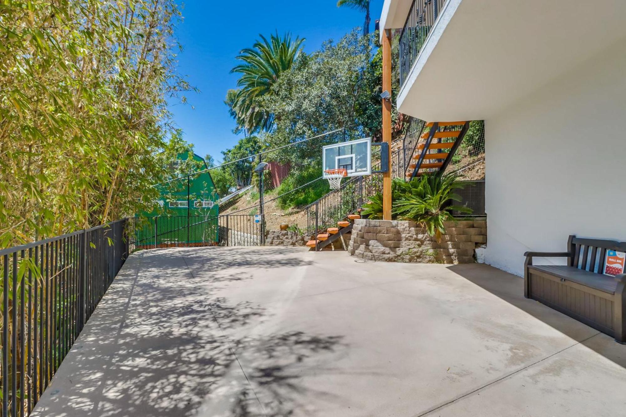 Casa Paradiso - A Private In Of The City! Holiday home