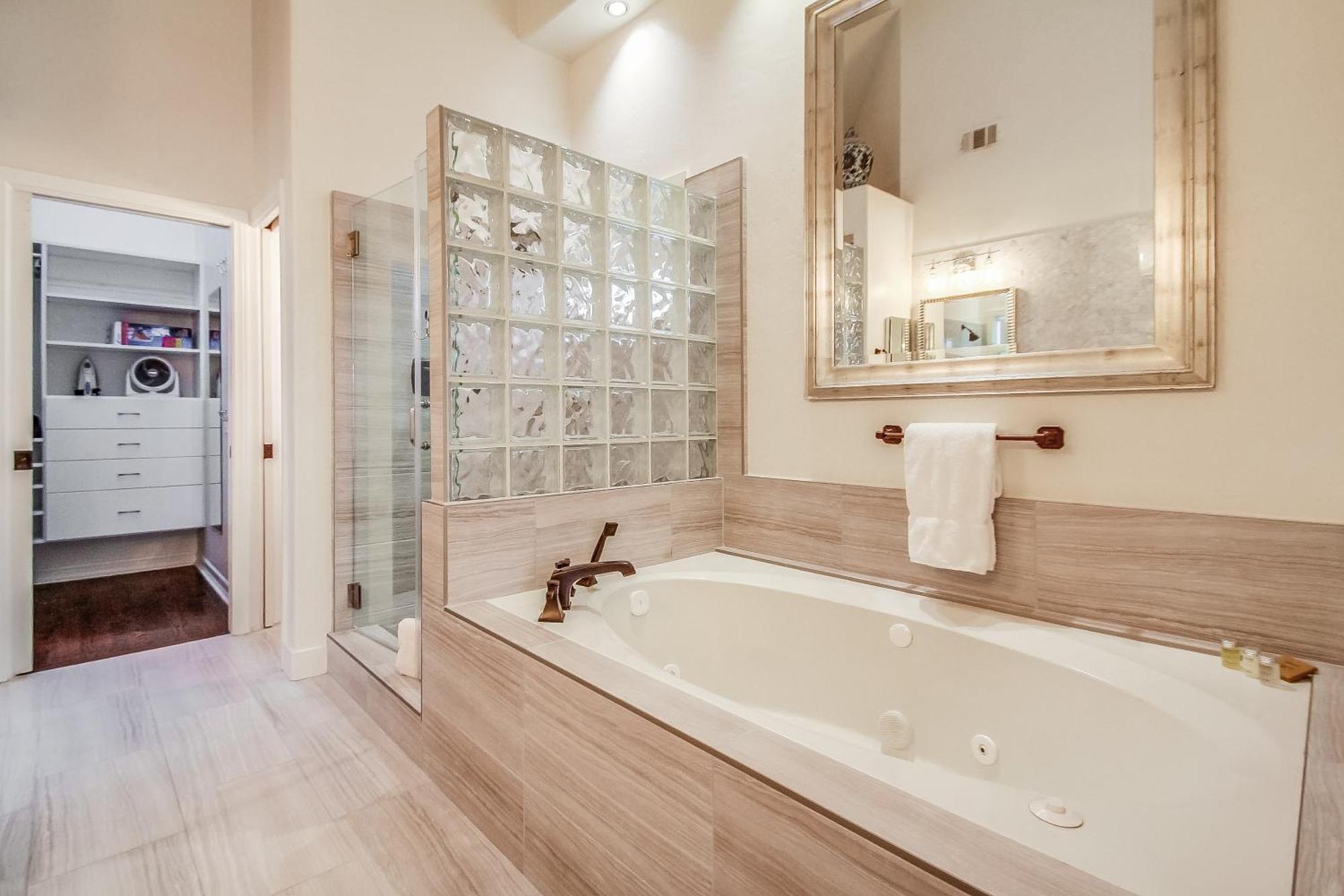 Casa Paradiso - A Private In Of The City!
